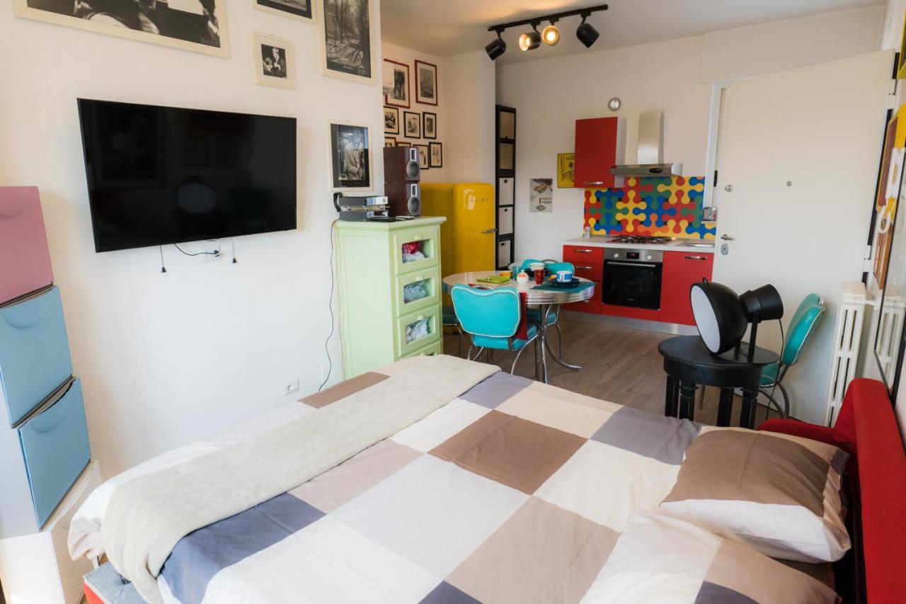 Hollywood Apartment Near Station With Parking Bari Exterior foto